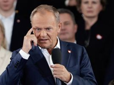 Politycy Razem opuszczają klub Lewicy. Tusk pozwolił sobie na drobną złośliwość