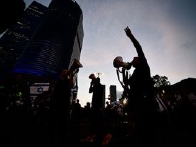 Burzliwa ceremonia. Protestujący zakłócili przemowę Netanjahu