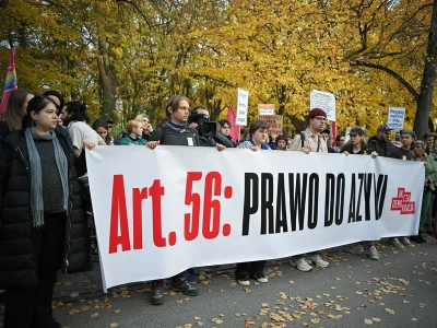 Protest przed KPRM w obronie migrantów. 