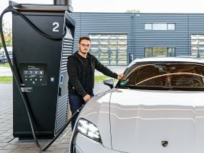 Cały dzień w aucie elektrycznym. Pokonałem 1111 km i teraz wiem więcej o ładowaniu