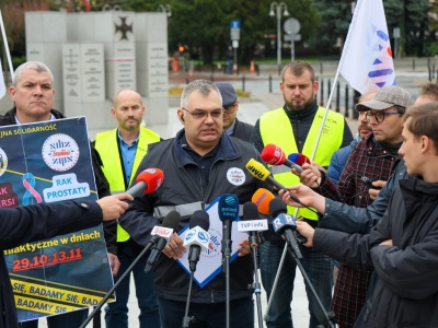 Policjanci zaostrzają swój protest i odpowiadają MSWiA