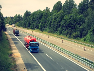 Będą dwie nowe opłaty drogowe. Mają zachęcać do zakupu pojazdów niskoemisyjnych