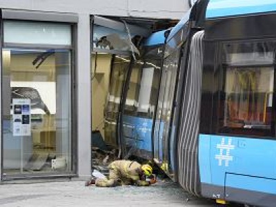 Norwegia. Tramwaj wbił się w ścianę sklepu w Oslo. Są ranni