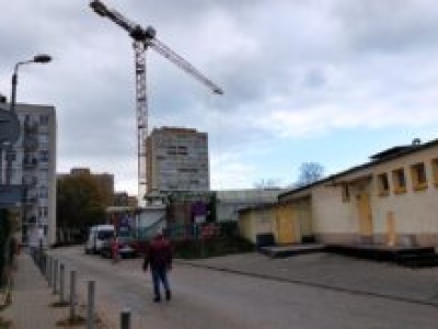 Spółdzielnia kontra deweloper. Zapadł wyrok dotyczący apartamentowca, ale budowa może trwać