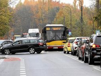 Prognoza na Wszystkich Świętych. Oto, kiedy będzie największy ruch przy cmentarzach