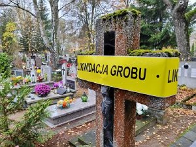 Opłata za grób i wjazd na cmentarz niezgodna z prawem? Przełomowy wyrok sądu