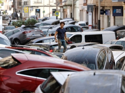 Sceny jak z amerykańskiego filmu. Żywioł zniszczył tysiące aut