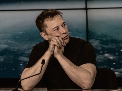 Elon Musk jako poeta. Miliarder opublikował wiersz