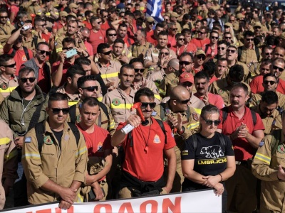 Starcia z policją w Grecji. Strażacy nie chcieli opuścić budynku