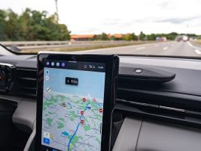 Android Auto ma nową genialną funkcję map Google. Niestety jest dostępna tylko w autach jednej marki