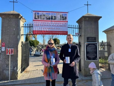 W Bodzentynie także można wesprzeć prace przy zabytkowych nagrobkach