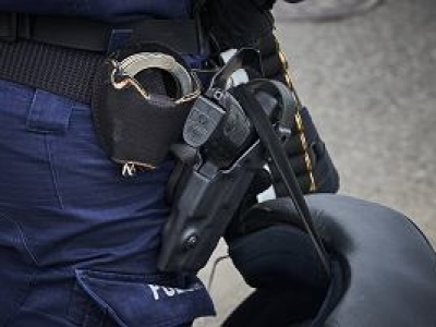 16-latek postrzelony przez policję. Miał wymachiwać siekierą i grozić, że chce 