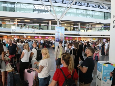 Alarm na lotnisku Chopina. Wkroczyli mundurowi, zamieszanie wśród podróżnych i personelu