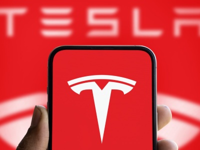 Tesla stworzy smartfon, ale pod jednym warunkiem. Elon Musk mówi to wprost