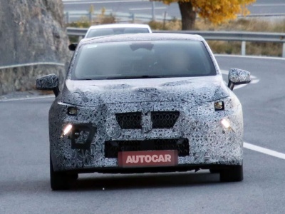 Czy to nowe Renault Clio? Hatchback przechodzi testy na publicznych drogach