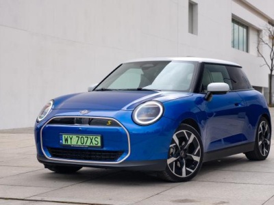 MINI Cooper SE zaskakoczył mnie tym, jak dobrym Mini może być elektryczna odmiana. Nie tylko w mieście