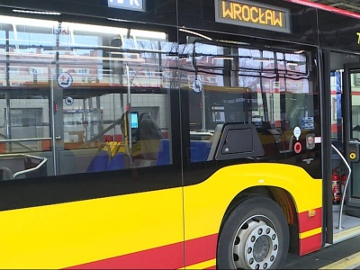 Nietypowe sceny we wrocławskim autobusie. Kierowca obraził się na pasażerów