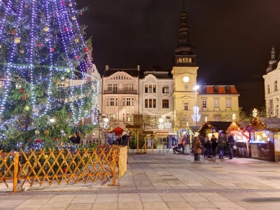 Seniorzy podróżują po Europie taniej. O tych zniżkach w autobusach i pociągach warto wiedzieć