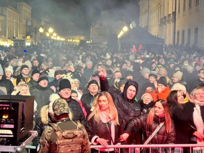 Sylwester w Cieplicach wielkim sukcesem. Wspólnie bawiły się tłumy