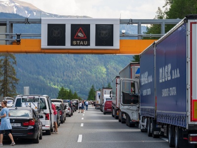 Uwaga na nowy przepis w Austrii - zakaz zjazdu z autostrady w czasie korka