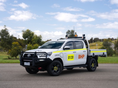 BHP testuje w porcie elektrycznego Hiluxa  
