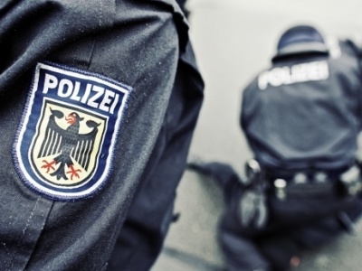 Silna eksplozja przed budynkiem policji w Berlinie. Ucierpiało dwoje policjantów