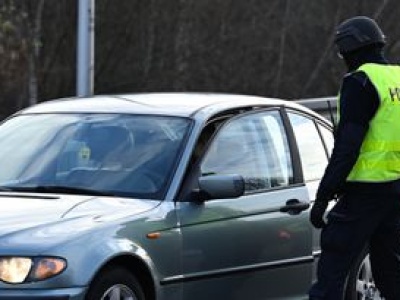 Pijana 77‑latka jechała autem do sklepu po alkohol