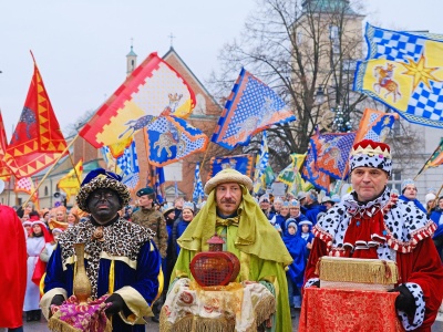 Orszak Trzech Króli tym razem bez zwierząt. Jak było rok temu? [FOTORELACJA]