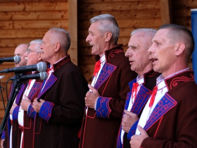 RYM SIĘ NIESIE PO POLU PO LESIE. „Jak chłop zbieroł betki ” [POSŁUCHAJ]