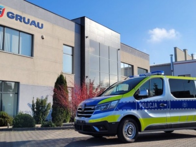 Nowe Renault Trafic w służbie Policji. Zabudowa dla policjantów i zatrzymanych