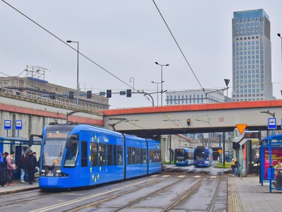 152 osoby potrzebne do ręcznego liczenia pasażerów na linii tramwajowej 52?