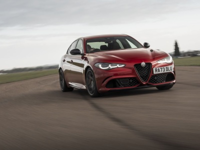 Alfa Romeo świętuje trzy nowe nagrody dla Juniora Veloce i Giulii Quadrifoglio