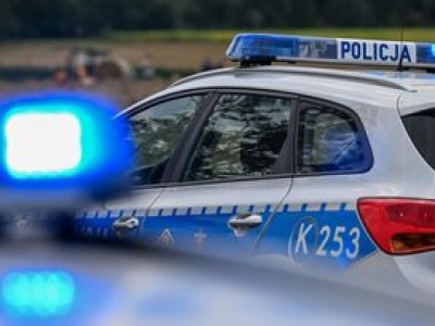 Policjant potrącony przez autobus. 