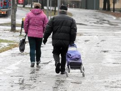 Niebezpiecznie na drogach. Żółte alerty IMGW dla części Polski