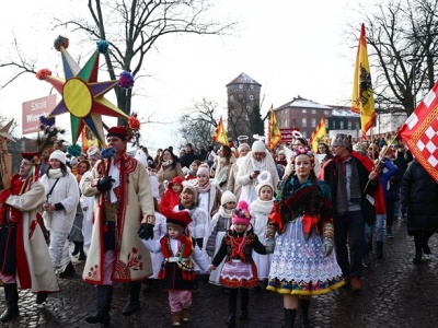 Setki tysięcy Polaków wzięły udział w orszakach Trzech Króli! [ZDJĘCIA, WIDEO]