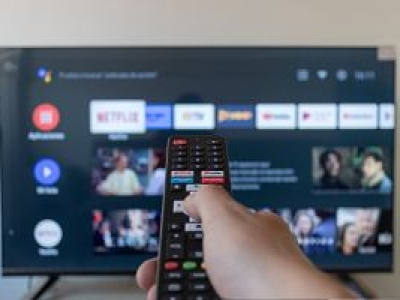 Android TV a Google TV w telewizorach - czym się różnią i który jest lepszy?