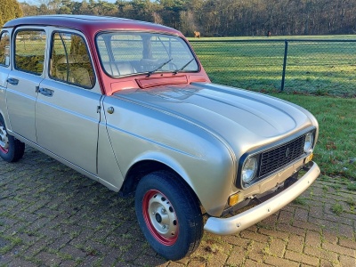 Renault 4L od Zucchero wystawiony na sprzedaż. Dla sympatyków klasyków i muzyki