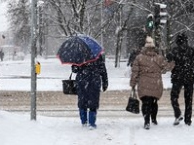 Oblodzenie, śnieg i silny wiatr niemal w całym kraju. Nowe ostrzeżenia IMGW