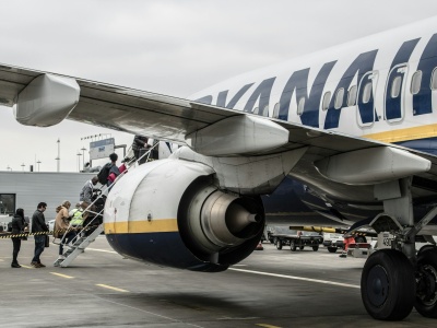 Zero tolerancji dla chamów! Ryanair pozwał pasażera za zakłócenie lotu