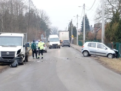 Zderzenie dwóch aut na ulicy Dąb