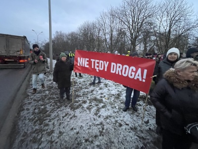 Protest przeciw trasie S74 przez Kielce. Mieszkańcy blokują ulicę