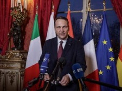 Sikorski: Telefon Trumpa do Putina był błędem