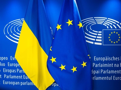 Parlament Europejski wywiesi flagi UE i Ukrainy na znak wsparcia dla Ukrainy