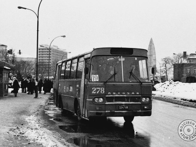 77 lat komunikacji miejskiej w Rzeszowie. Autobusy wciąż odgrywają kluczową rolę w życiu miasta [ZDJĘCIA]