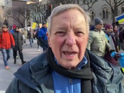 Senator Dick Durbin na proteście przeciw polityce prezydenta USA wobec Ukrainy