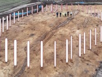 Tajemniczy drewniany krąg. Pochodzi z tego samego okresu, co Stonehenge