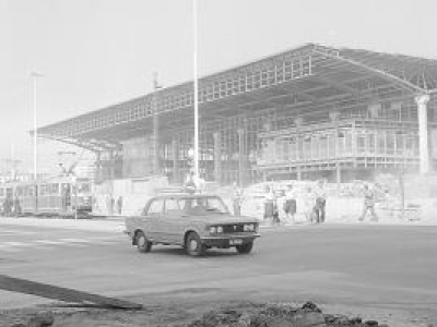 Bez Złotych Tarasów, Złotej 44 i korków w centrum. Tak wyglądała Warszawa na przełomie lat 70. i 80.