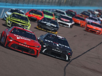 NASCAR wjeżdża na pustynię. Wyścigi w Phoenix i Las Vegas na żywo w Motowizji!