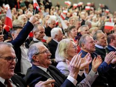 Najnowszy sondaż prezydencki zaskakuje. Nawrocki stracił to, co Trzaskowski zyskał. Kto na podium?