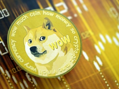 Dogecoin gotowy na powrót do wzrostów? DOGE przy długoterminowym wsparciu, a liczba aktywnych adresów wzrosła o 47%